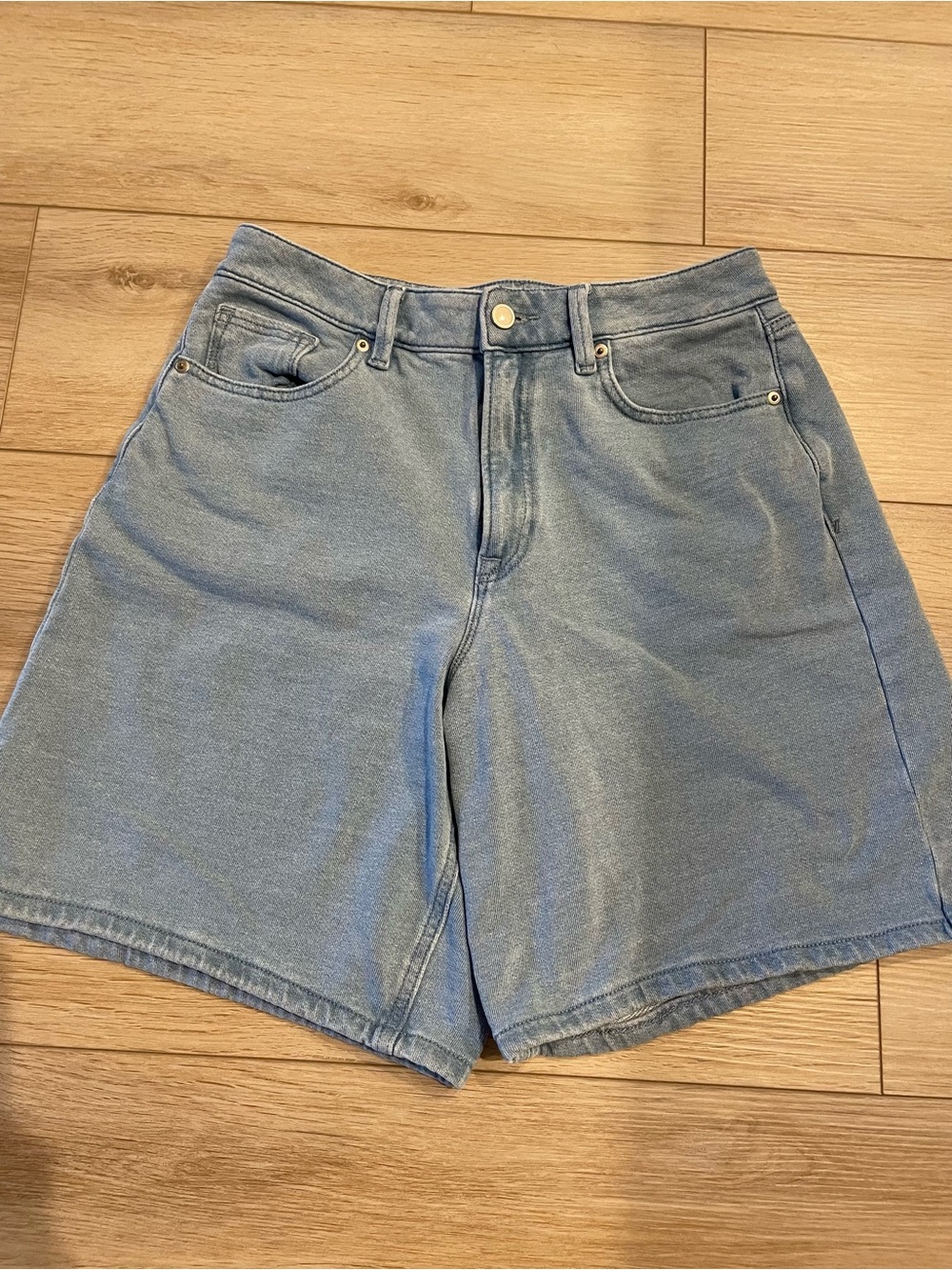 Good American Light Blue Denim High-Rise Shorts size 6/28